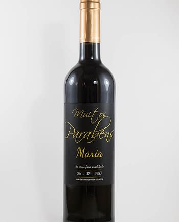 Garrafa de vinho tinto com rótulo personalizado- Aniversário - Muitos parabéns, extraordinária colheita, com nome e data personalizável