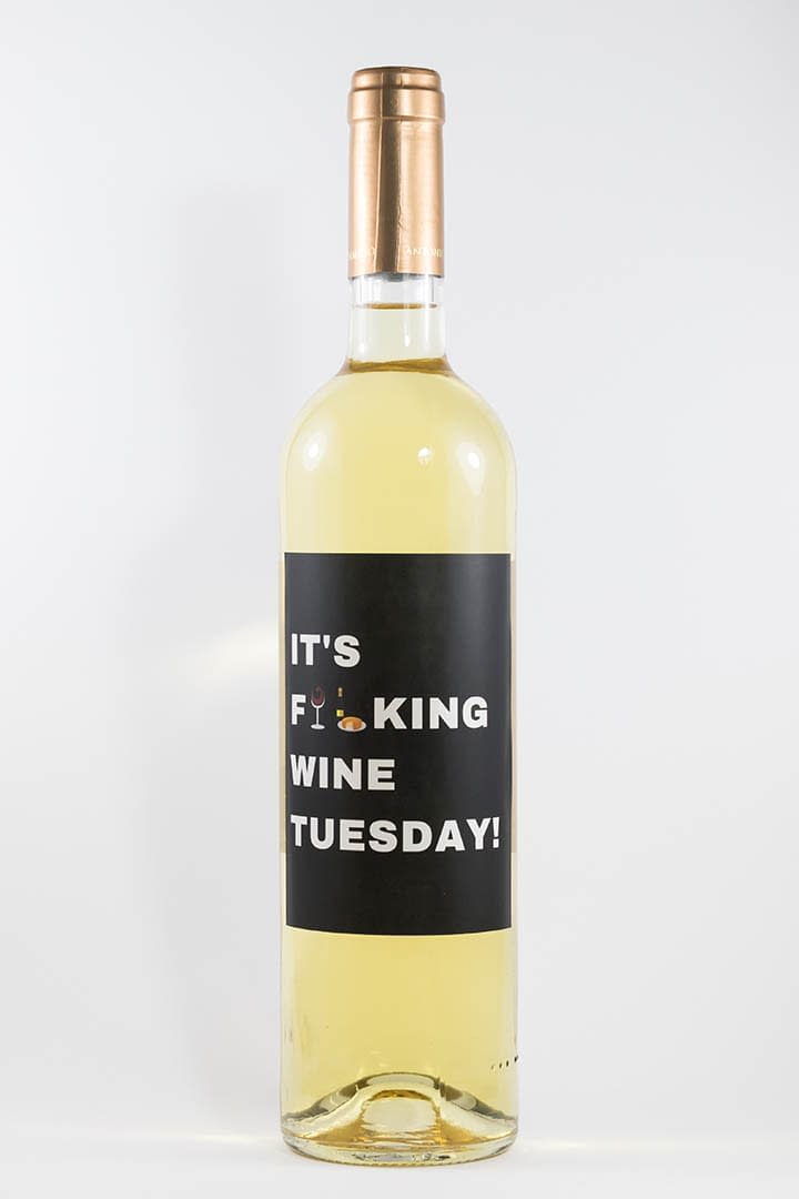Garrafa de vinho branco com rótulo para festas - It's fucking wine tuesday
