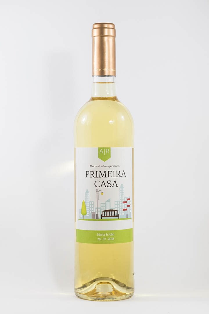 Garrafa de vinho branco com rótulo personalizado - Casamento - Primeira Casa