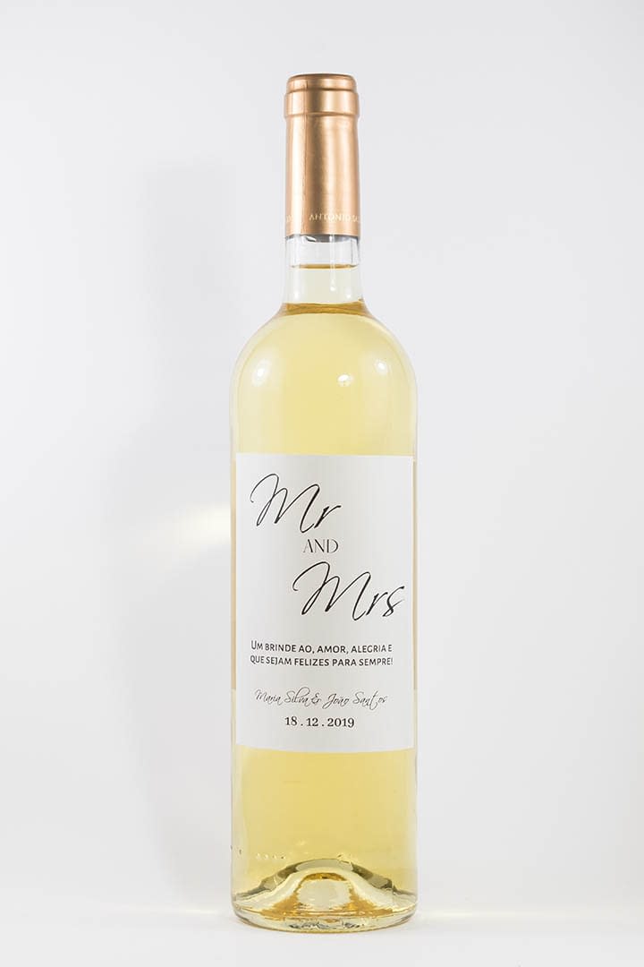 Garrafa de vinho branco com rótulo personalizado - Casamento - Mr & Mrs, com nome dos noivos e data da cerimónia