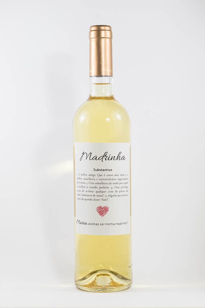 Garrafa de vinho branco com rótulo personalizado - Casamento - Definição de madrinha