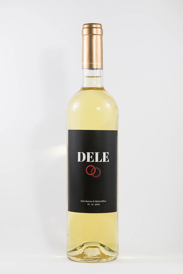 Garrafa de vinho branco com rótulo personalizado - Casamento - Dele com anéis, o nome dos noivos e a data da cerimónia