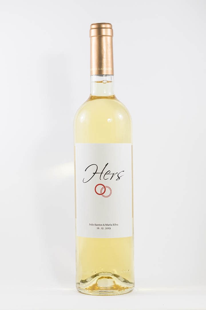Garrafa de vinho branco com rótulo personalizado - Casamento - Hers com anéis, nome e data