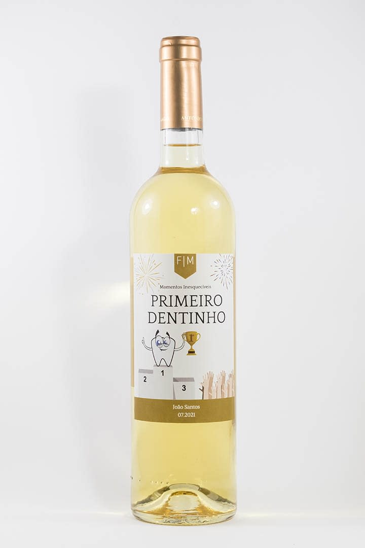 Garrafa de vinho branco com rótulo personalizado - Nascimento - Primeiro dentinho