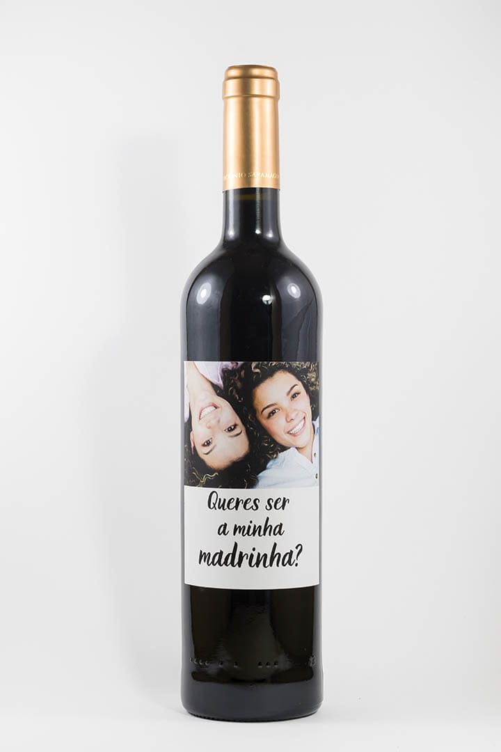 Garrafa de vinho tinto com rótulo personalizado - Casamento - Queres ser a minha madrinha? - com fotografia