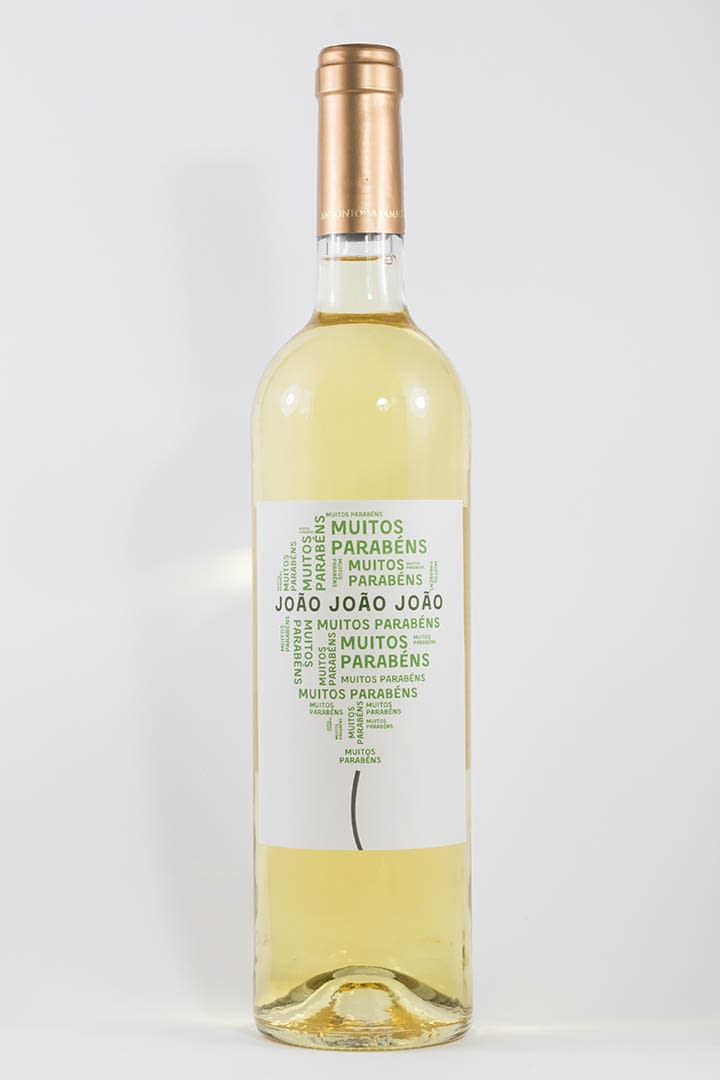 Garrafa de vinho branco com rótulo pesonalizável - Aniversário - Balão com muitos parabéns e nome personalizável em verde