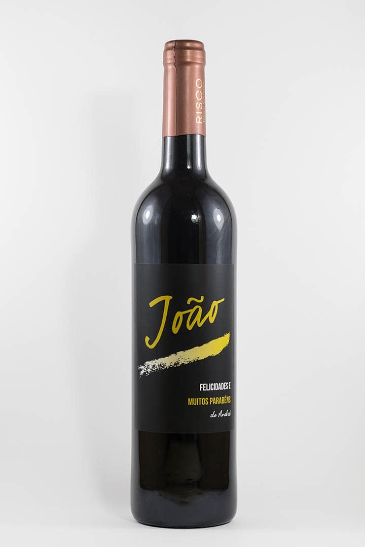 Garrafa de vinho tinto com rótulo personalizado- Aniversário - com nomes personalizados em dourado