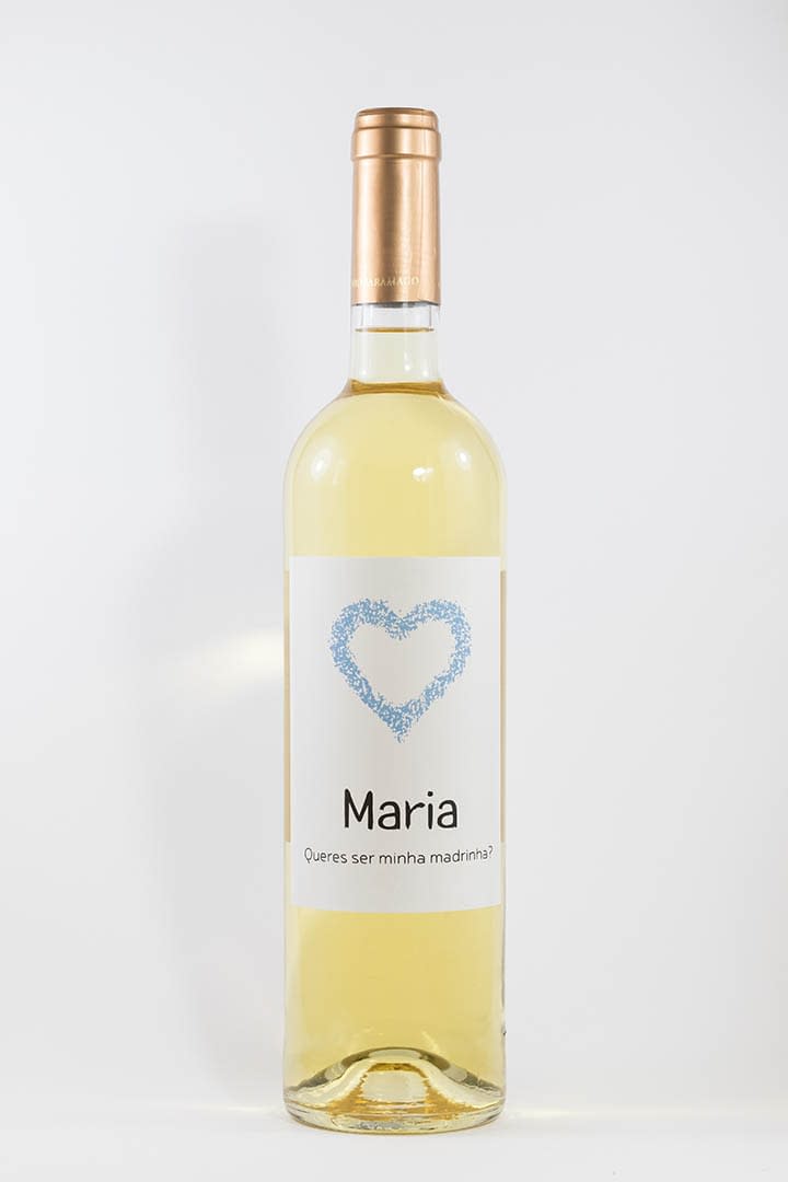 Garrafa de vinho branco com rótulo personalizado - Casamento - Queres ser minha madrinha, com nome e coração cor de azul